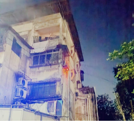 Sumit Elcoplast Employees’ Alertness Prevents Major Fire in Kalyan East